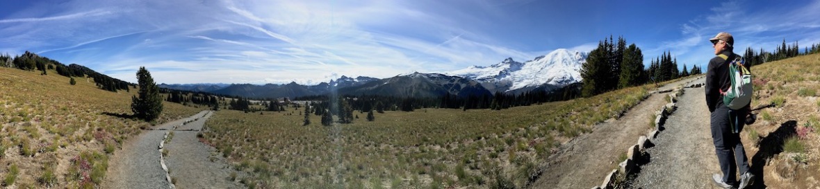 Panorama - Setting out on trail to 3rd Burroughs in Mount Rainier National Park
