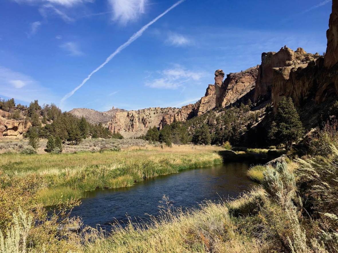 River Trail along the Crooked River in Oregon's Smith Rock State Park